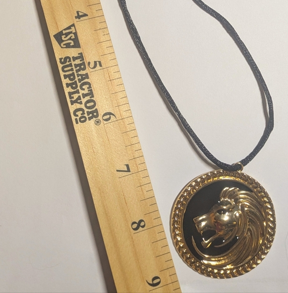 No Label Jewelry - Elegant Gold and Black Lion Pendant Necklace